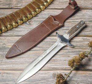 El Cuchillo Cudeman Rehalero 104-C es una pieza de alta gama diseñada para cazadores exigentes y amantes de la cuchillería artesanal.