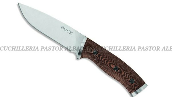 El BUCK Selkirk 0863BRS es un cuchillo de supervivencia diseñado para los amantes del outdoor, bushcraft, camping y actividades tácticas que buscan una herramienta fiable, resistente y versátil.