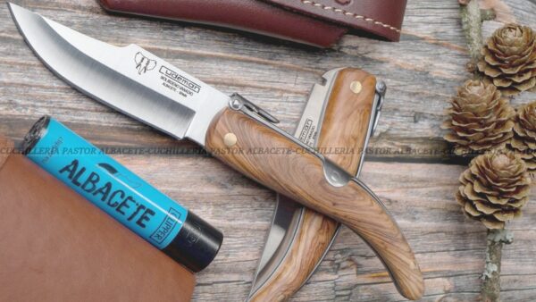 La Navaja Cudeman Clásica es una representación fiel de la tradición cuchillera de Albacete (España), cuna mundial de la navaja artesanal.