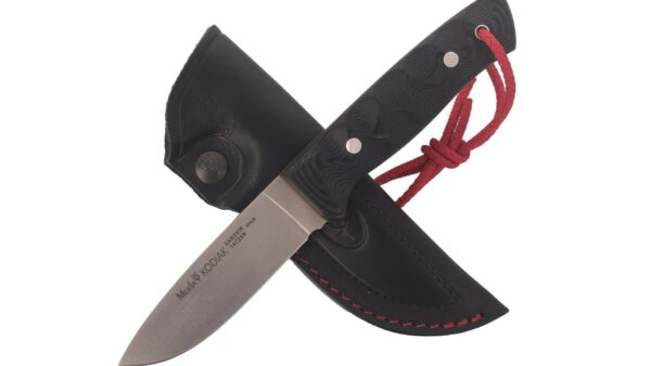 El Cuchillo Muela es una pieza robusta y funcional, ideal para quienes buscan una herramienta confiable para actividades al aire libre, caza, supervivencia o exploración.