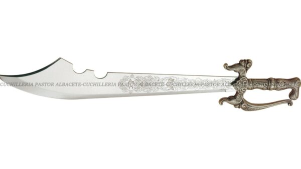 Alfanje Árabe Marto 582 es una espectacular espada inspirada en las armas utilizadas en la Península Ibérica durante la Edad Media y el Renacimiento.