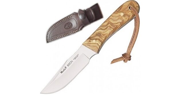 Muela Bison-9.OL es un cuchillo de caza de fabricación española que combina artesanía tradicional con materiales de alta calidad, ofreciendo una herramienta robusta y versátil para actividades al aire libre.