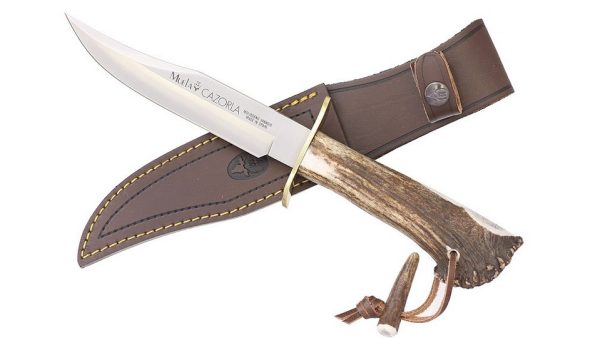 Muela Cazorla CAZ-16 es un cuchillo de caza de fabricación española, reconocido por su calidad artesanal y materiales nobles