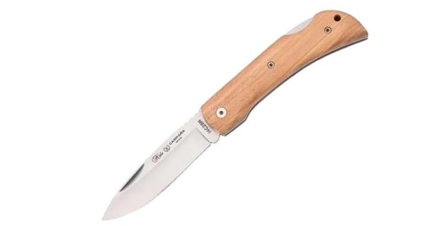 Nieto Olivo 160-O es una navaja compacta, robusta y elegante, diseñada para bushcraft, campismo y supervivencia ligera.