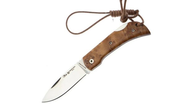 La Nieto Thuya 158-S es una navaja compacta, robusta y elegante, diseñada para bushcraft, campismo y supervivencia ligera.