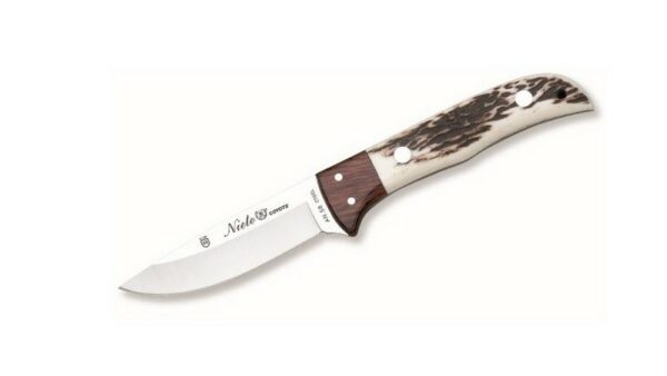 Cuchillo Nieto – Acero AN-58, Mango de Madera Violeta y Ciervo El Cuchillo Nieto, fabricado en Albacete (España), es una pieza artesanal de alta calidad diseñada para quienes buscan un cuchillo compacto, elegante y funcional.
