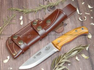 Cudeman ENT 158-L, es una herramienta robusta y equilibrada, ideal para actividades como bushcraft, supervivencia y uso outdoor compacto.