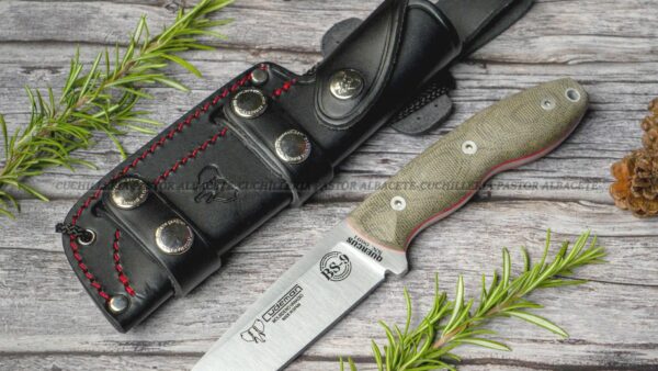 El Cuchillo Cudeman BS9 Quercus 160-F es una herramienta de bushcraft robusta, versátil y de gran fiabilidad,