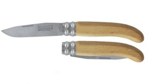 La André Verdier ALPAGE 8280 es una navaja elegante y funcional que combina tradición francesa con materiales naturales de alta calidad.