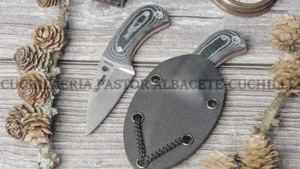 El Cudeman Yoda 200-M-K es uno de los cuchillos de cuello (neck knife) más populares dentro del catálogo de Cudeman Knives,