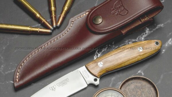 Cuchillo Cudeman Suther 255-L, es un cuchillo de caza fabricado con precisión en Albacete, España.