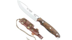 El Cudeman Opus Ness Wolf 208-G Nogal es un cuchillo de caza y bushcraft fabricado artesanalmente en Albacete, España.