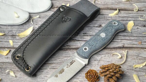 El Cuchillo Cudeman Sanabria II Yute 182-T herramienta compacta diseñada para bushcraft, supervivencia y actividades de montaña