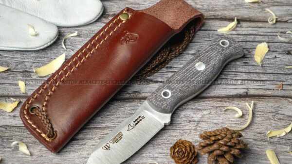 Cuchillo Cudeman Sanabria II Yute 182-Y es una herramienta compacta diseñada para bushcraft, supervivencia y actividades de montaña,