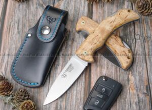 La Navaja Cudeman Galatea 325-DF Abedul rizado es una pieza artesanal de gran calidad, fabricada en Albacete (España) por la reconocida casa Cudeman.