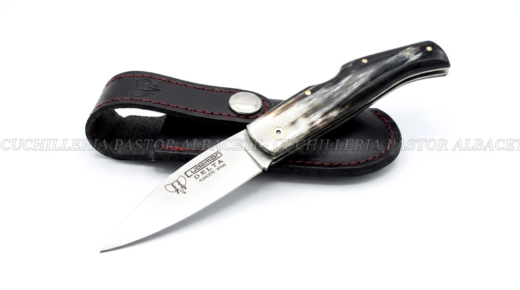 La Navaja Cudeman Delta 344-AF es una de las piezas más representativas de la cuchillería artesanal de Albacete (España), fabricada por la reconocida marca Cudeman.
