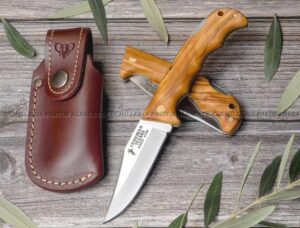 La Navaja Cudeman 333-LF Texana es una pieza artesanal fabricada en Albacete (España), reconocida cuna de la cuchillería tradicional.