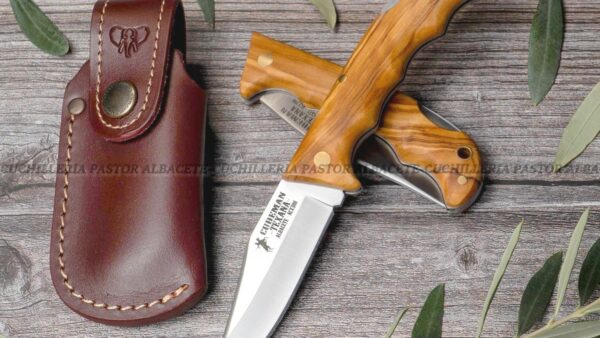 La Navaja Cudeman 333-LF Texana es una pieza artesanal fabricada en Albacete (España), reconocida cuna de la cuchillería tradicional.
