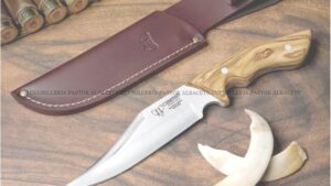 El Cudeman 121-L Pistolo es un cuchillo de caza clásico fabricado en Albacete, España, reconocido por su diseño ergonómico y su herencia histórica.