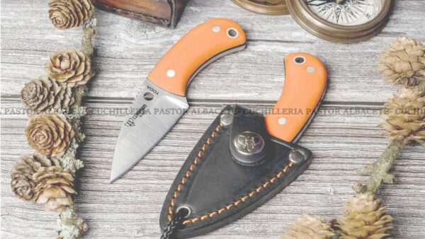 El Cudeman Yoda 200-J es uno de los cuchillos de cuello (neck knife) más populares dentro del catálogo de Cudeman Knives
