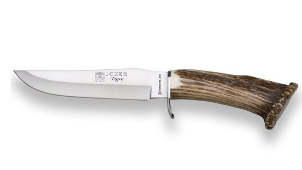 Cuchillo de Caza Joker Tigre ha sido fabricado bajo la Denominación de Origen de Albacete (España). Se trata de un cuchillo deportivo perfecto para tus lances de caza. Hoja Drop Point, acabado satinado, está fabricada en acero Molibdeno Vanadio, con una dureza 56-58 Hrc.