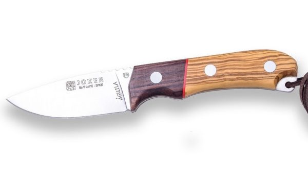Cuchillo Joker Águila es una herramienta de alta calidad diseñada para actividades al aire libre como la caza, el camping y el senderismo. Fabricado en Albacete, España, este cuchillo destaca por sus materiales premium y su construcción robusta.