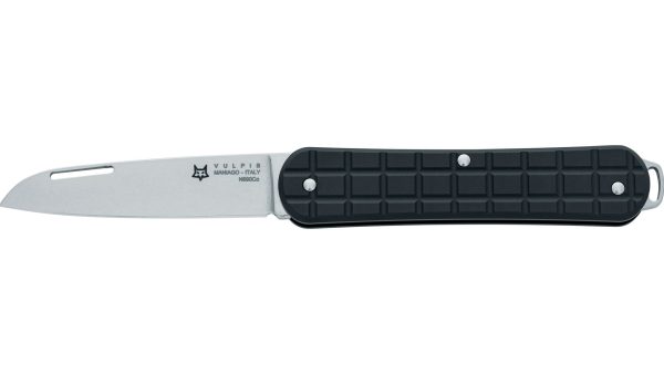 La Fox Vulpis FX-VPGP130BK es una navaja plegable de alta gama, diseñada para quienes buscan una herramienta compacta, elegante y funcional para el uso diario (EDC).