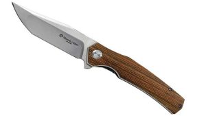 Maserin 46009-LG es una navaja plegable de fabricación italiana que combina elegancia clásica con funcionalidad moderna. Equipada con una hoja de acero D2 y un mango de madera de sándalo