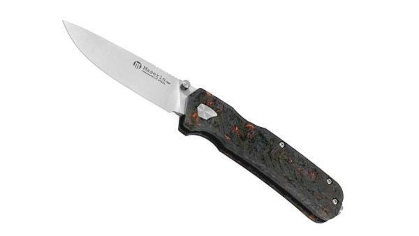 Maserin Pulse 630-FCA es una navaja de bolsillo de alta gama, fabricada en Italia, que destaca por su diseño robusto y materiales de primera calidad