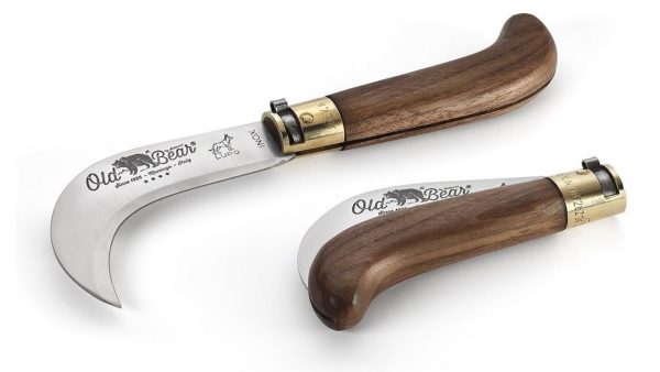Navaja de Podar Old Bear es una herramienta artesanal italiana, ideal para jardinería y actividades al aire libre. Fabricada por la reconocida firma Antonini en Maniago