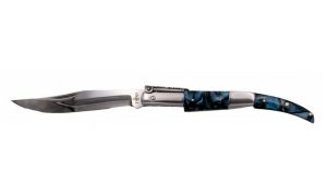 La Navaja Third Serie Zafiro N53A es una pieza que fusiona la tradición de la cuchillería española del siglo XIX con la precisión de la tecnología moderna.