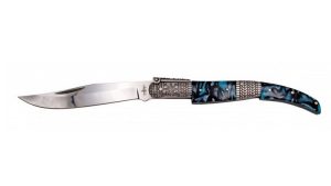 Navaja Third Serie Seda Zafiro N55AD es una pieza que fusiona la tradición de la cuchillería española del siglo XIX