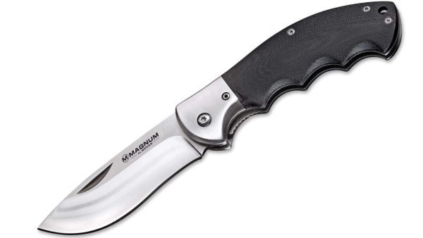 Böker Magnum NW Skinner 01RY526 es una navaja plegable diseñada para actividades al aire libre, como la caza y el camping.