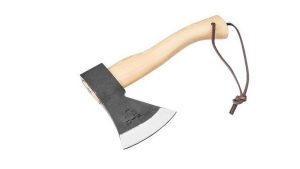 Böker Plus Appalachian Origin Mini Axe es una herramienta compacta y versátil, ideal para actividades al aire libre como el camping y el senderismo