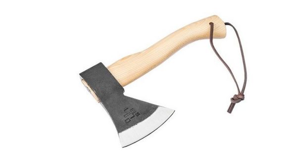 Böker Plus Appalachian Origin Mini Axe es una herramienta compacta y versátil, ideal para actividades al aire libre como el camping y el senderismo