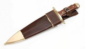 El Cuchillo de Remate Muela Covarsi F/L es una herramienta emblemática de la cuchillería española, diseñada específicamente para cazadores