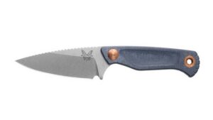 Cuchillo Benchmade DACIAN 203 con acero CPM-MagnaCut y con empuñadura de micarta azul con funda de ABS.