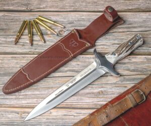El Cuchillo Cudeman Facochero 105-C es una pieza de alta gama diseñada para cazadores exigentes y amantes de la cuchillería artesanal.
