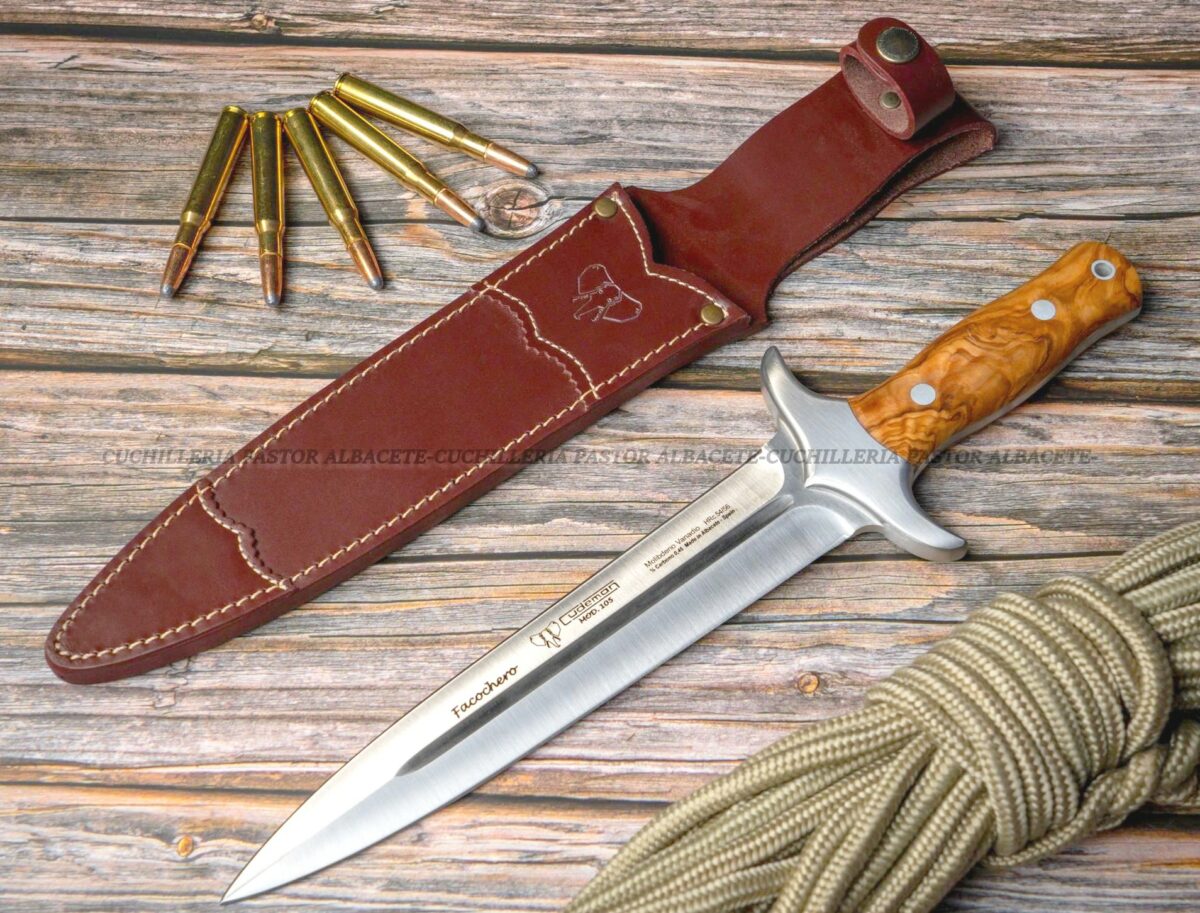 El Cuchillo Cudeman Facochero 105-L  es una pieza de alta gama diseñada para cazadores exigentes y amantes de la cuchillería artesanal.
