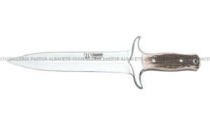 El Cuchillo Cudeman Facochero 105-C es una pieza de alta gama diseñada para cazadores exigentes y amantes de la cuchillería artesanal.