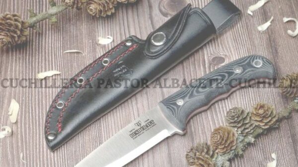 Cudeman Bushcraft 148-M, es una herramienta robusta y equilibrada, ideal para actividades como bushcraft, supervivencia y uso outdoor compacto.