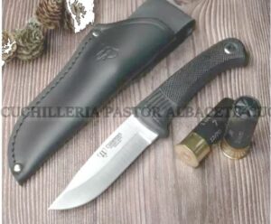 El Cudeman Jäger 151-H es un cuchillo de caza español reconocido por su calidad, diseño clásico y materiales premium.
