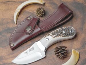 El Cudeman Rayón 288-C es un cuchillo desollador concebido para cazadores que valoran precisión, maniobrabilidad y tradición artesanal.