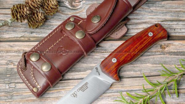 El Cudeman 298-K FAB Cocobolo es un cuchillo de fabricación española que destaca por su combinación de elegancia, materiales premium y robustez.