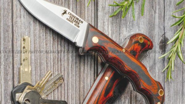 La Navaja Cudeman 333-R Texana es una pieza artesanal fabricada en Albacete (España), reconocida cuna de la cuchillería tradicional.