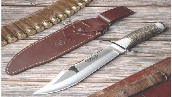 El Cudeman 294-C, conocido como “Big Elephant”, es un cuchillo tipo Bowie imponente y funcional, fabricado en Albacete, España.