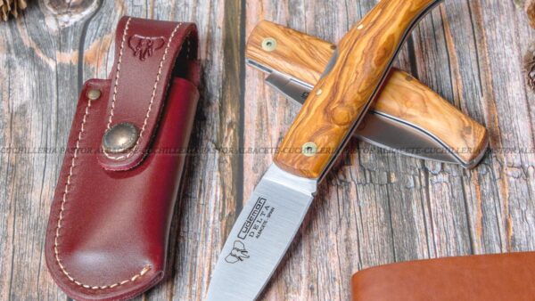 La Navaja Cudeman Delta 344-LF es una de las piezas más representativas de la cuchillería artesanal de Albacete (España), fabricada por la reconocida marca Cudeman.