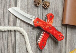 Navaja Cudeman Tundra 346-JR es una de las grandes novedades de 2025, presentada en dos acabados exclusivos: Juma roja y Juma negra con patrón de serpiente pulida.