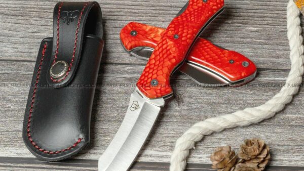 Navaja Cudeman Tundra 346-JR es una de las grandes novedades de 2025, presentada en dos acabados exclusivos: Juma roja y Juma negra con patrón de serpiente pulida.