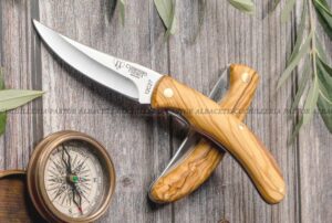 La Navaja Cudeman Cazorla 374-L es una pieza de alta calidad fabricada en Albacete (España) por la prestigiosa marca Cudeman.